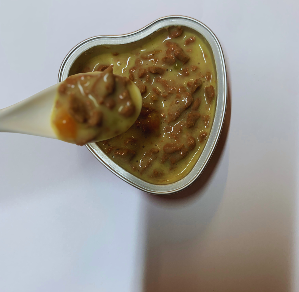 Vlhké krmivo Vitakraft – kvalitné mäso a výborná chuť pre spokojné mačky